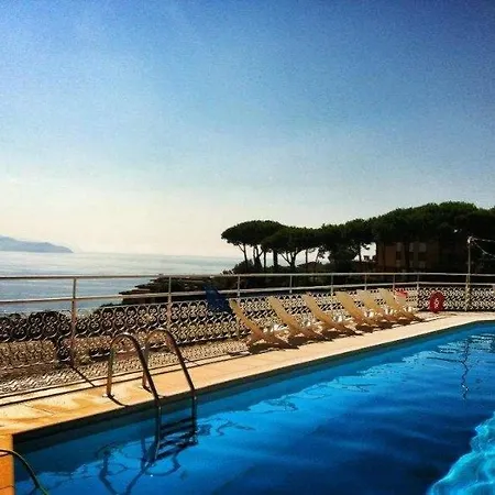 Aparthotel Portofino Est