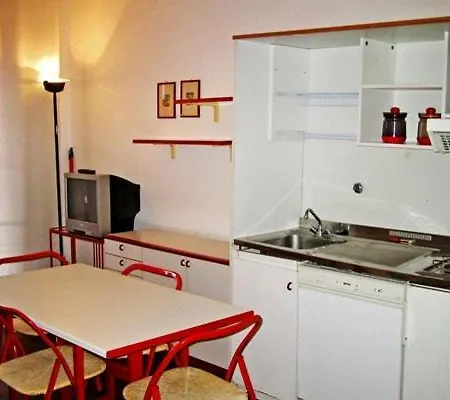 Aparthotel Portofino Est