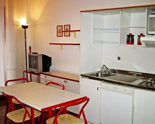 Aparthotel Portofino Est